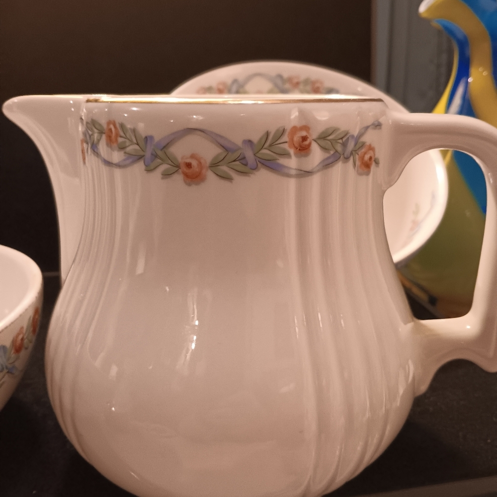 Halls Superior  Quality  Wildfire  pattern 3 Serving Bowls and Pitcher